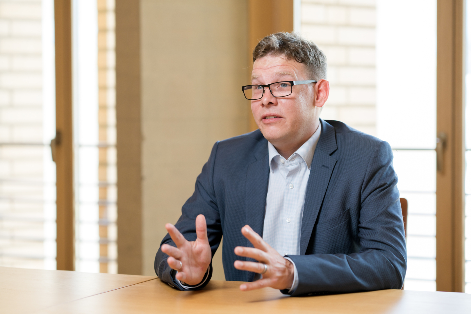 Instabilie Verhältnisse helfen nur den Oppositionsparteien, nicht dem Land und seiner Bevölkerung. (Michael Winkler)